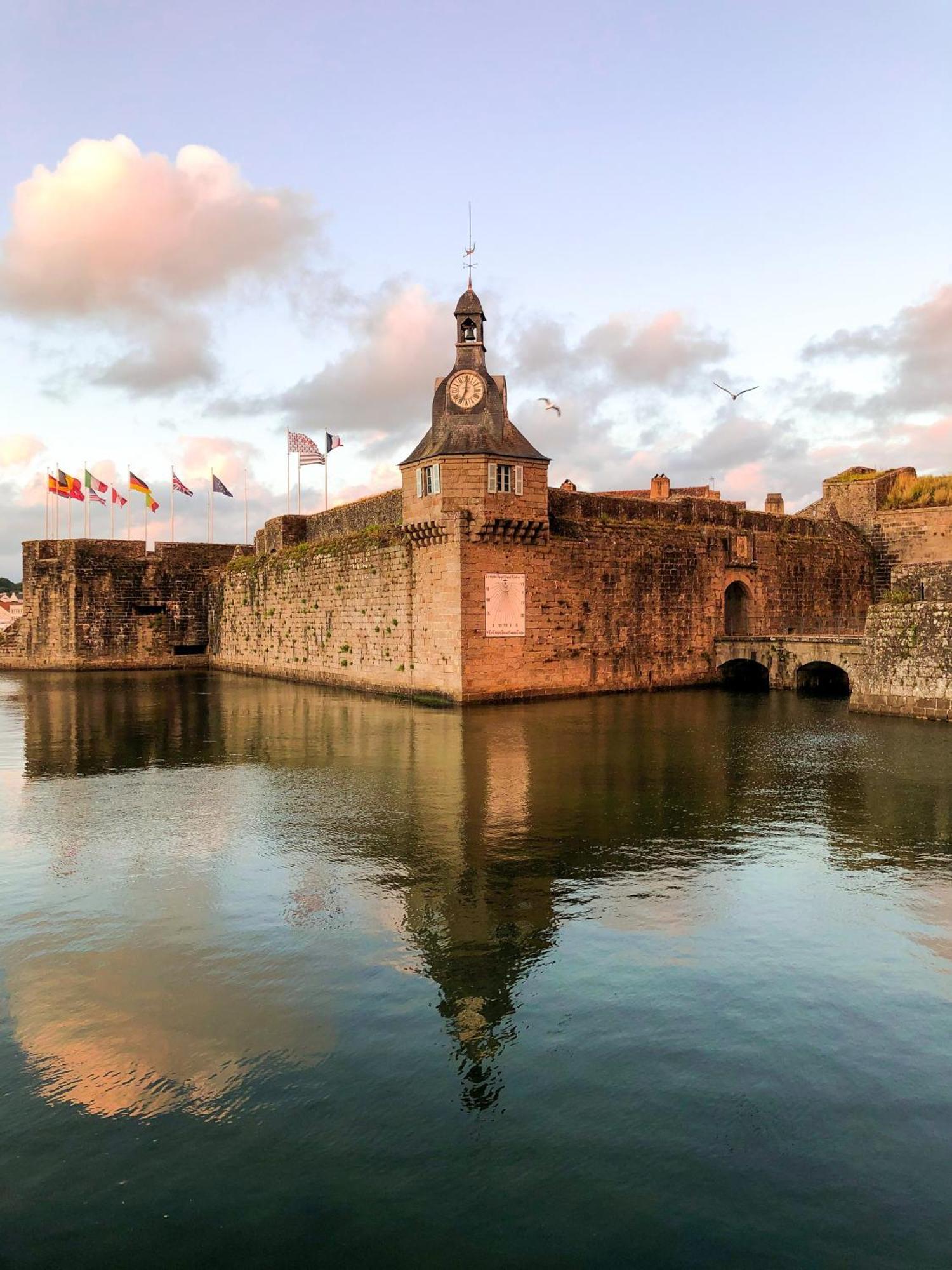Ostal - Auberge De Jeunesse Concarneau Bagian luar foto